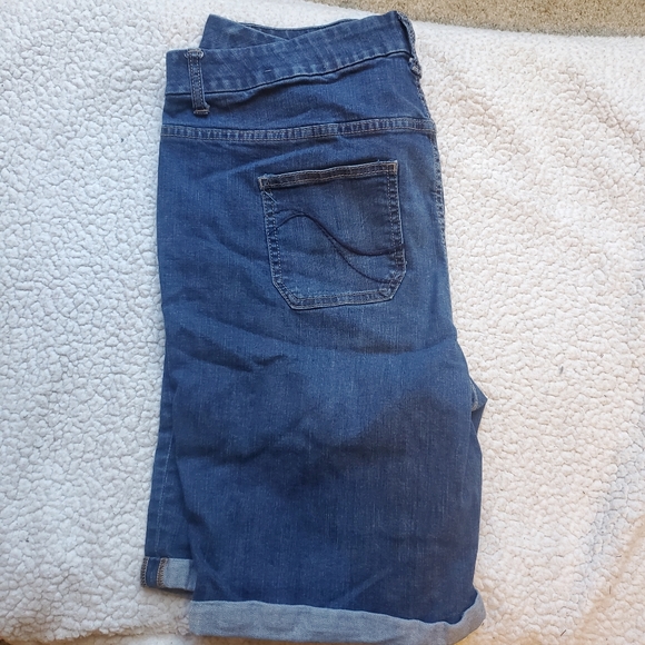 Plus size shorts 12 pairs for $40 - Picture 8 of 12